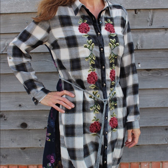 Embroidered Tunic - Picture 2 of 3